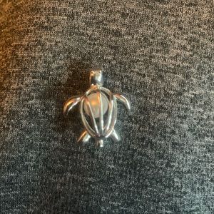 Vantel Pearls Sea Turtle Cage